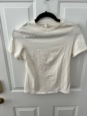 SKIMS Short Sleeve Crewneck Tee in Cream